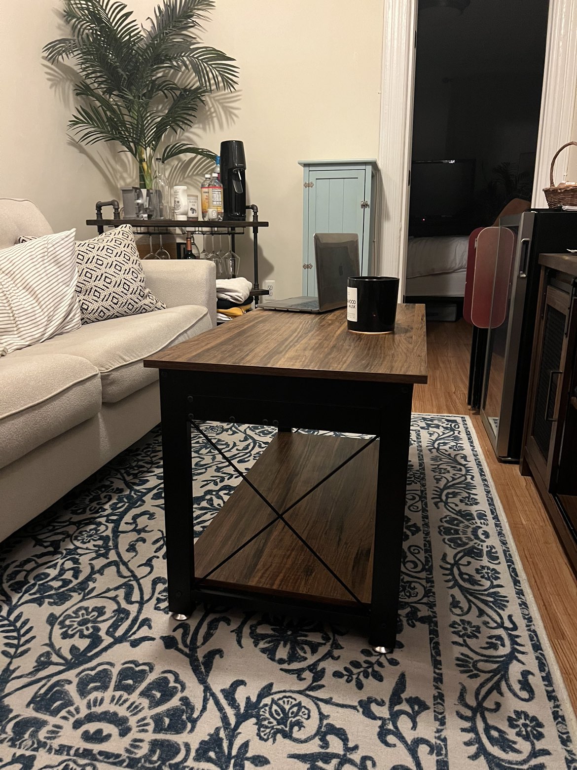 Lift top coffee table