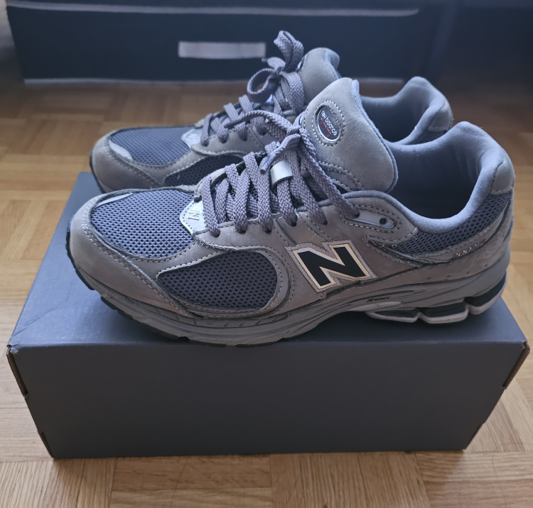 New Balance 2002r Light Grey thumbnail