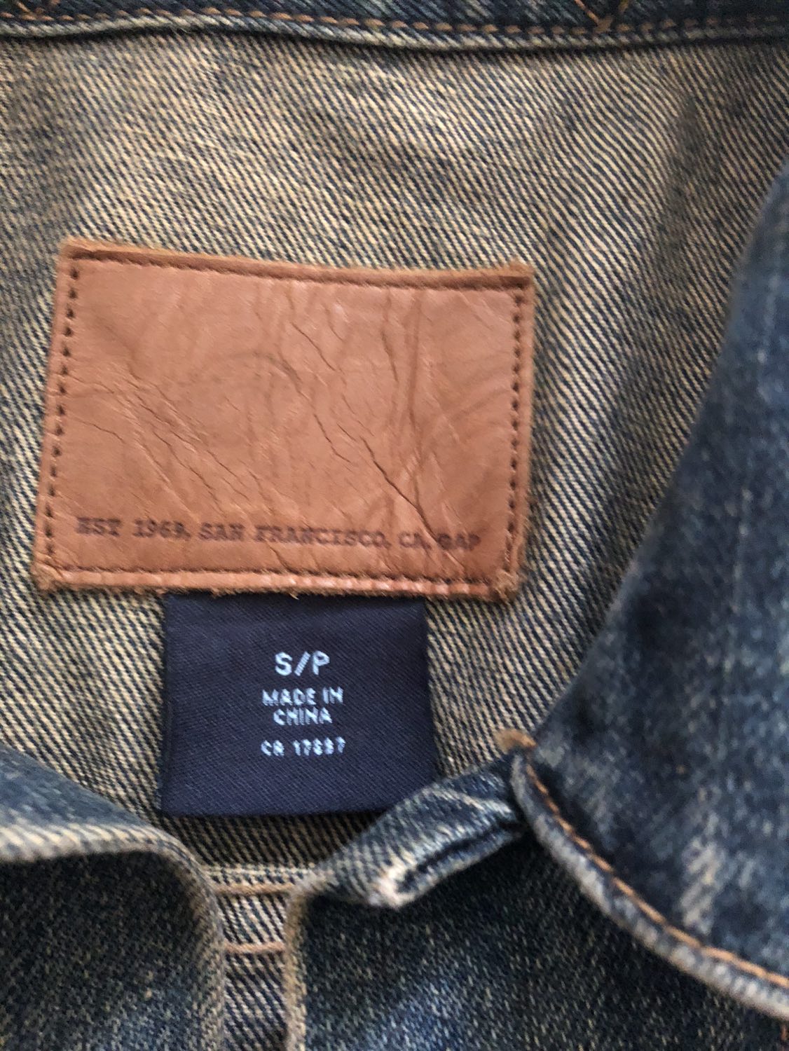 Men gap jeans jacket image indicator(2)