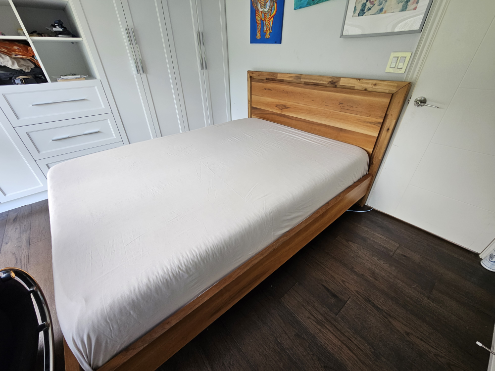 Structube Queen size wooden bed. - photo 4