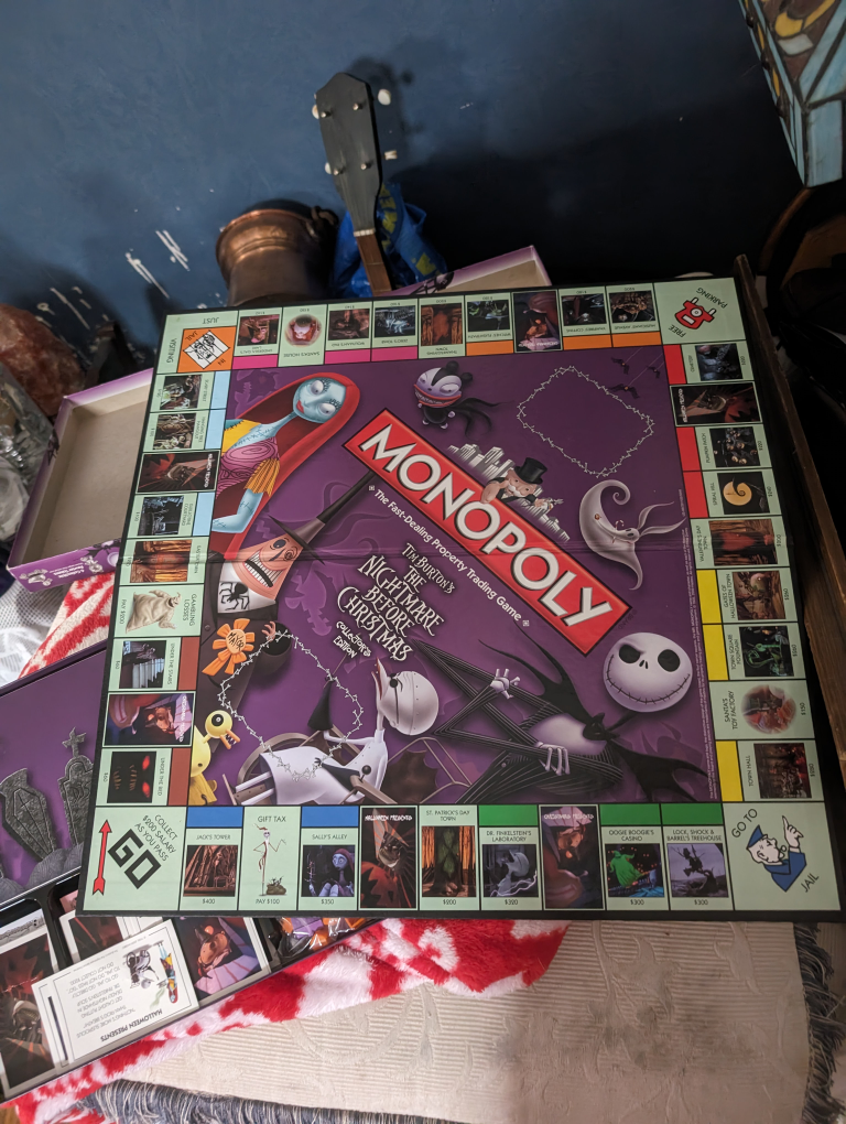 Tim Burton's The nightmare before Christmas  Monopoly set image indicator(2)