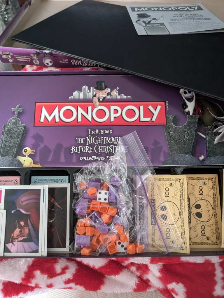 Tim Burton's The nightmare before Christmas  Monopoly set image indicator(8)