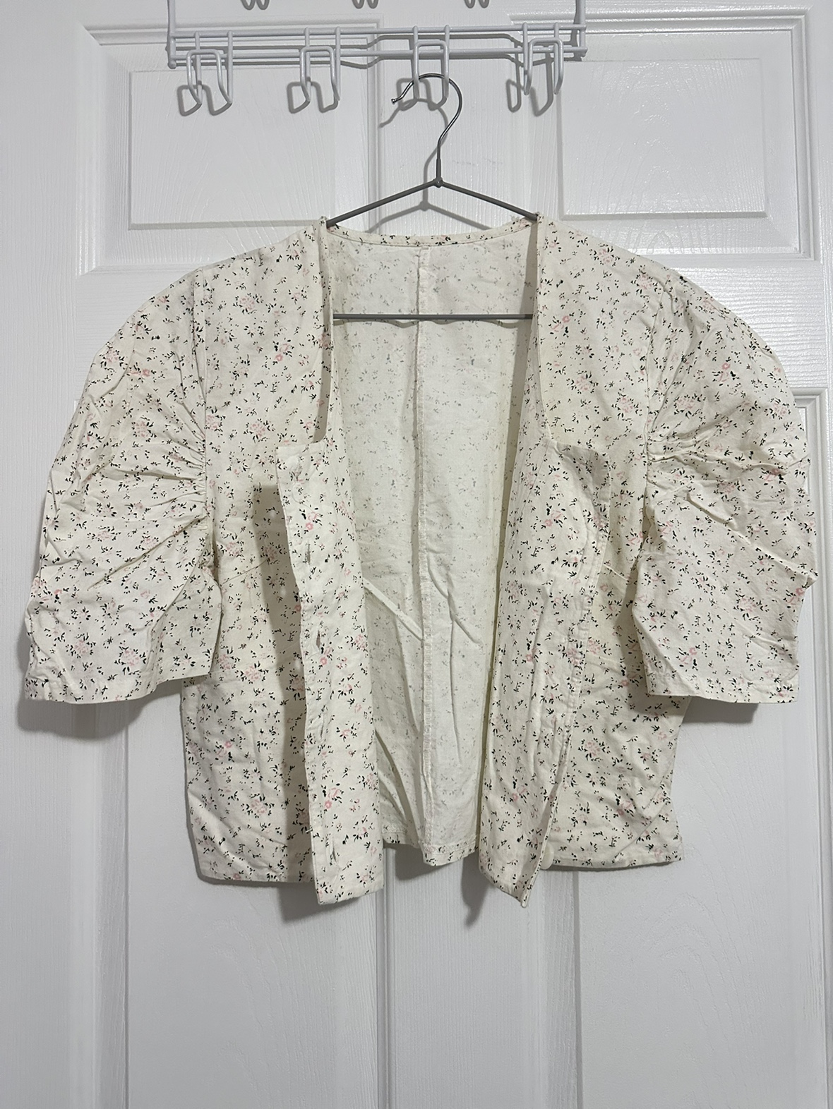 Cotton blouse with puffy sleeves image indicator(2)
