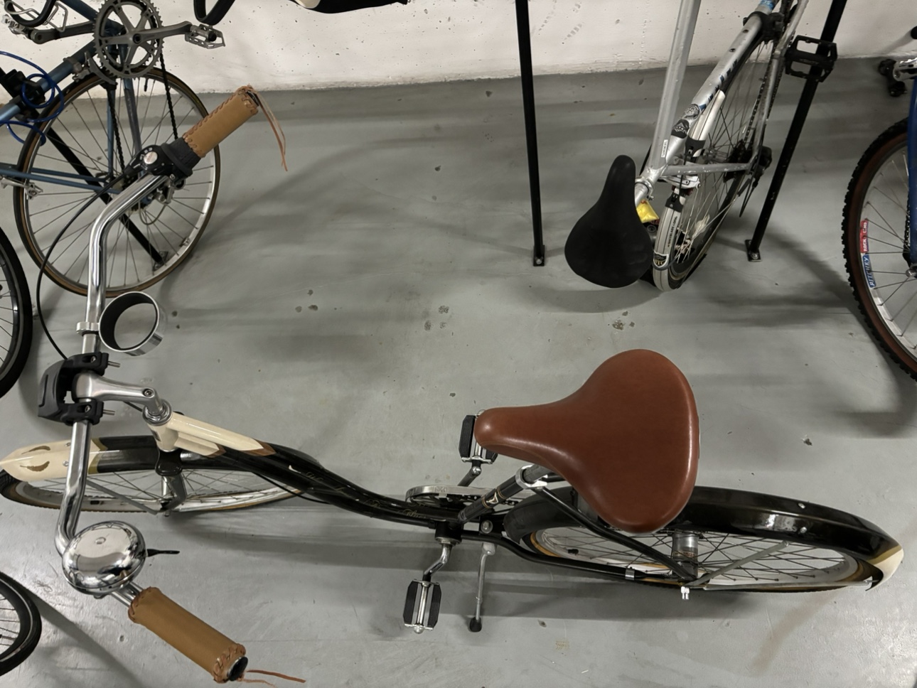 Custom built and painted Cruiser Bike forest green and cream - photo 4