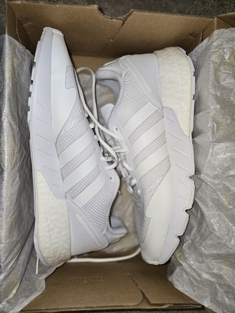 Brand new Adidas shoes image indicator(6)