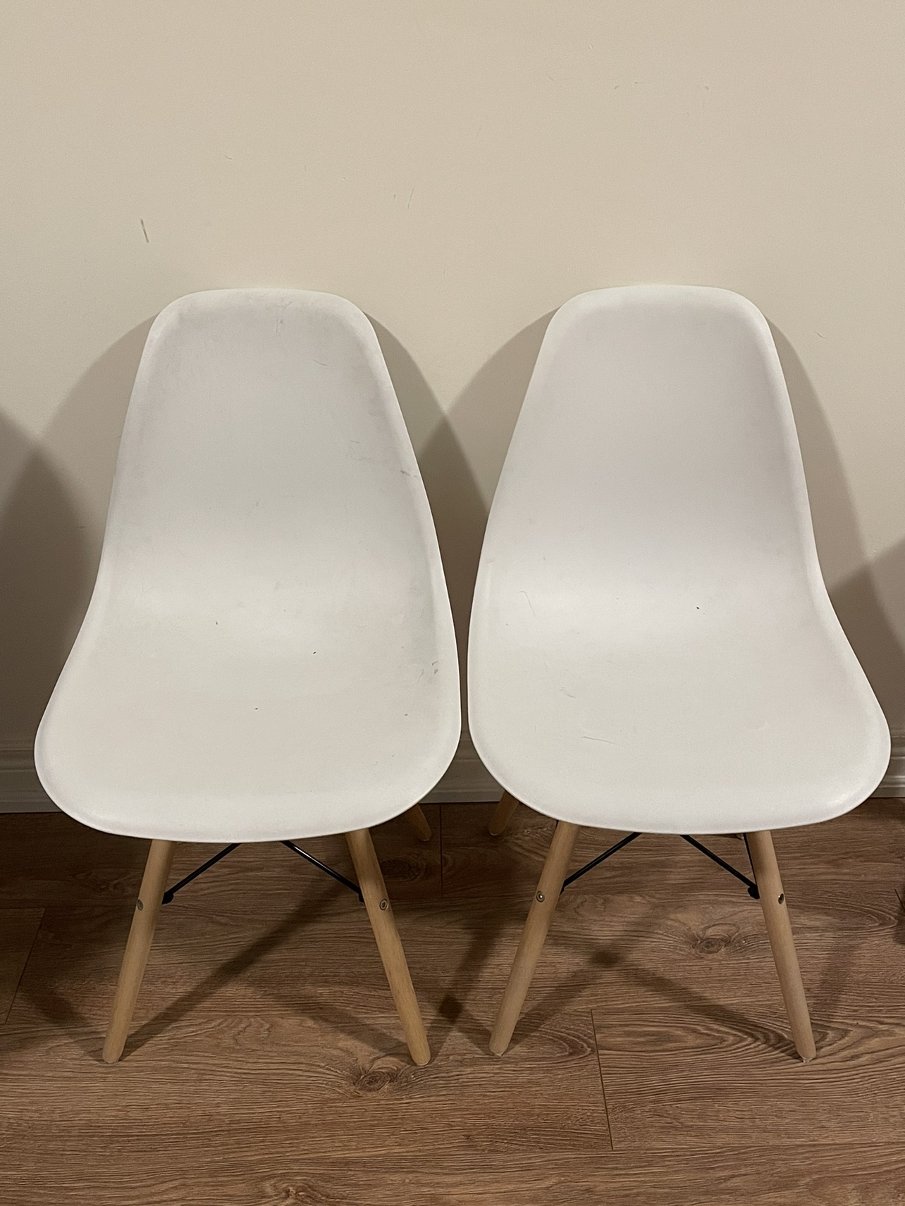 Set of Two White Chairs thumbnail