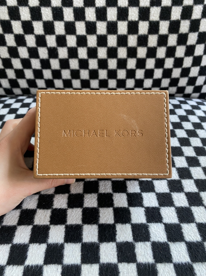 Michael Kors watch image indicator(3)