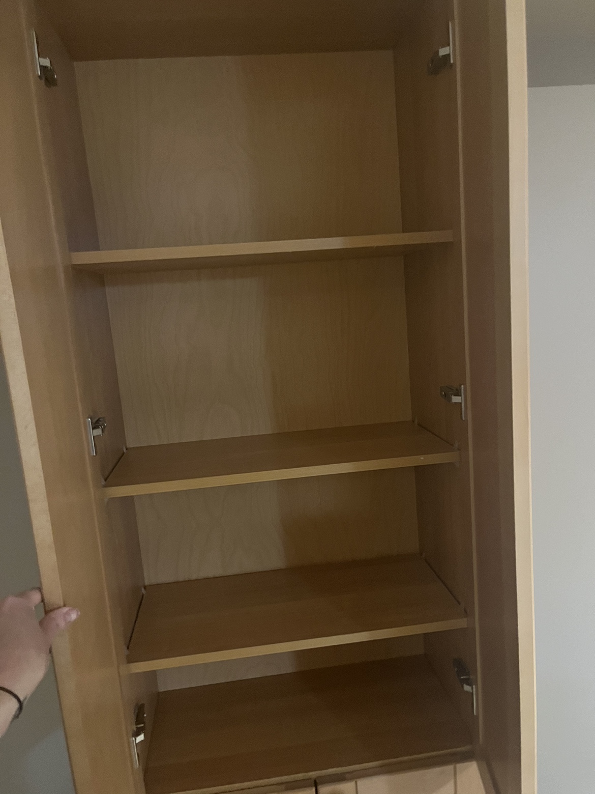 armoire/cabinet thumbnail