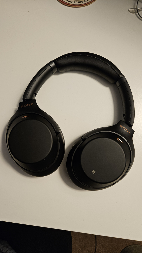 Sony WH-1000XM3 Headphones - photo 2