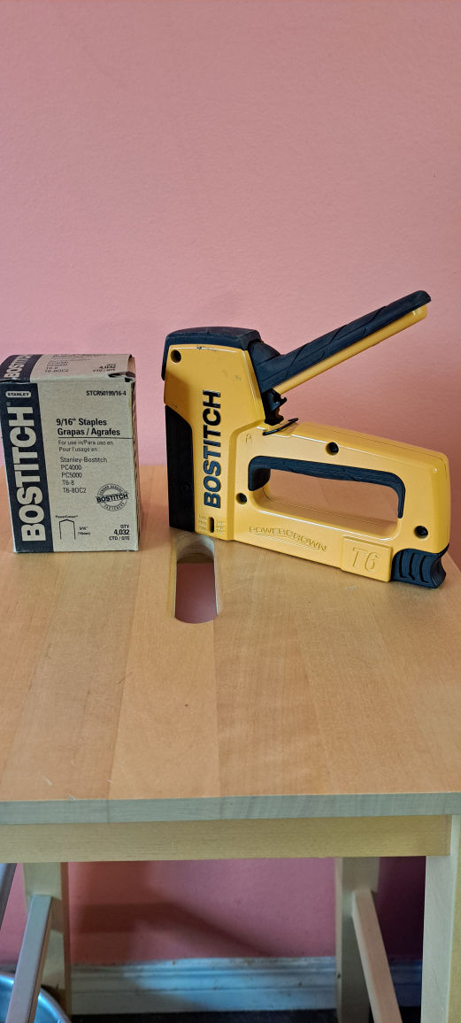 Staple Gun with Staples