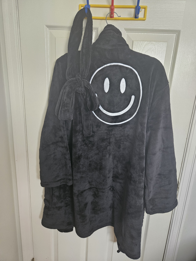 New with tags Pink Robe image indicator(2)