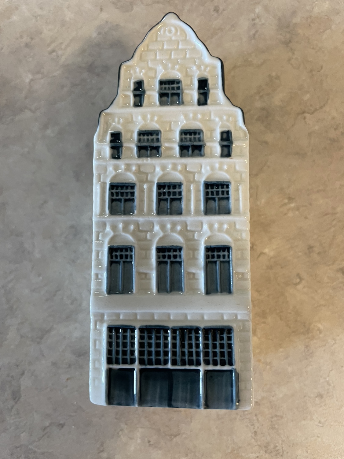 KLM miniature house