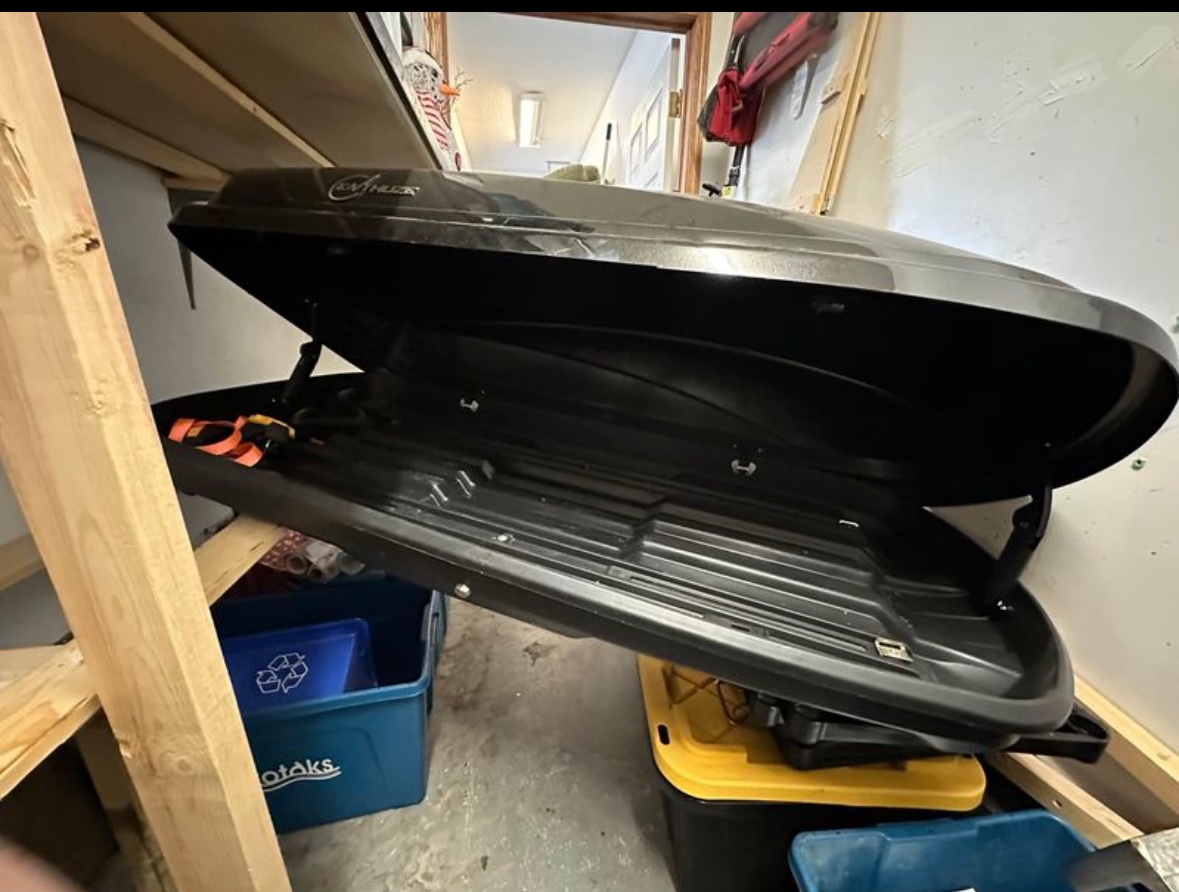 Roof-top cargo box