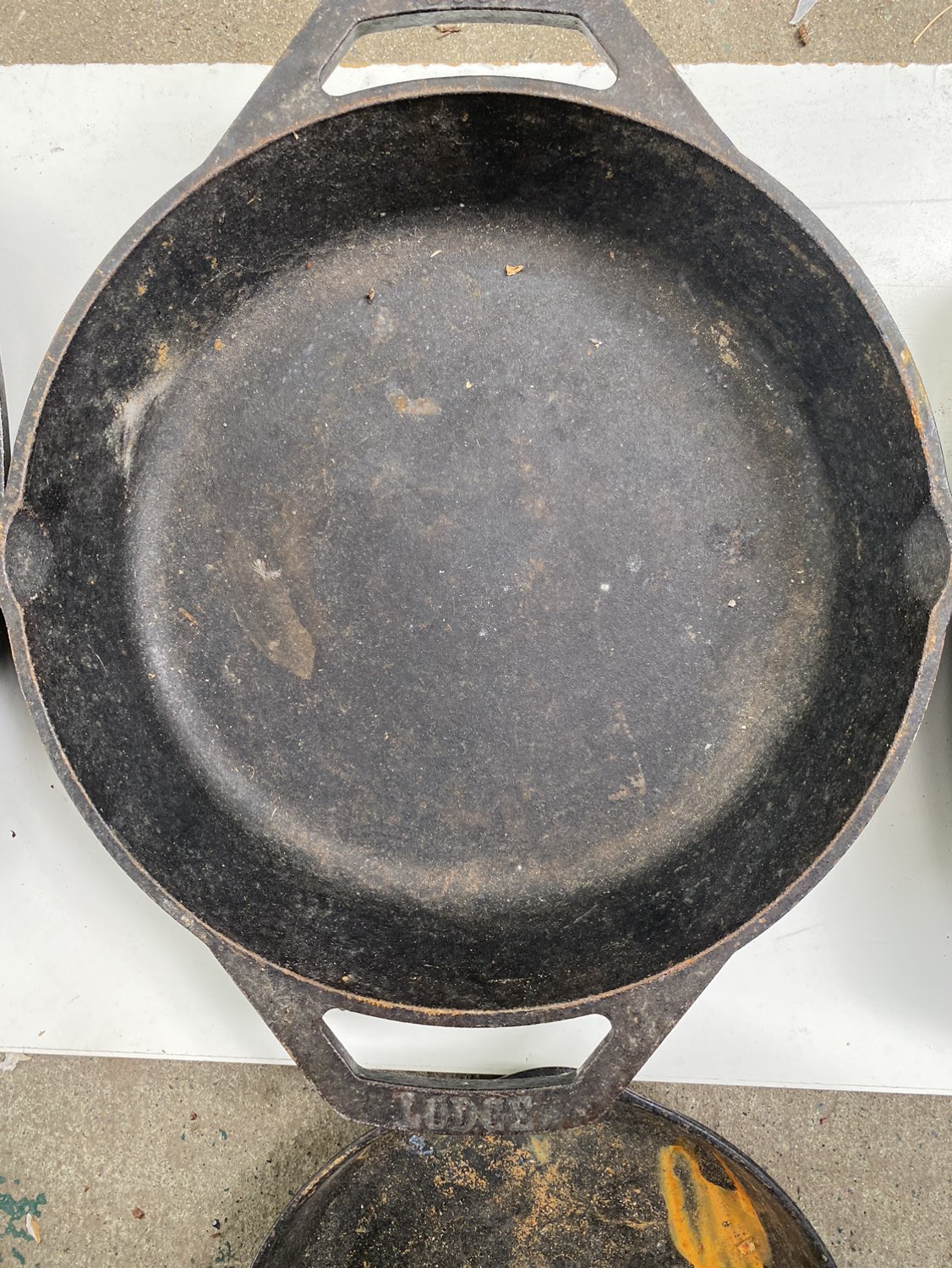 Lot 5 LODGE square and round skillets - photo 4