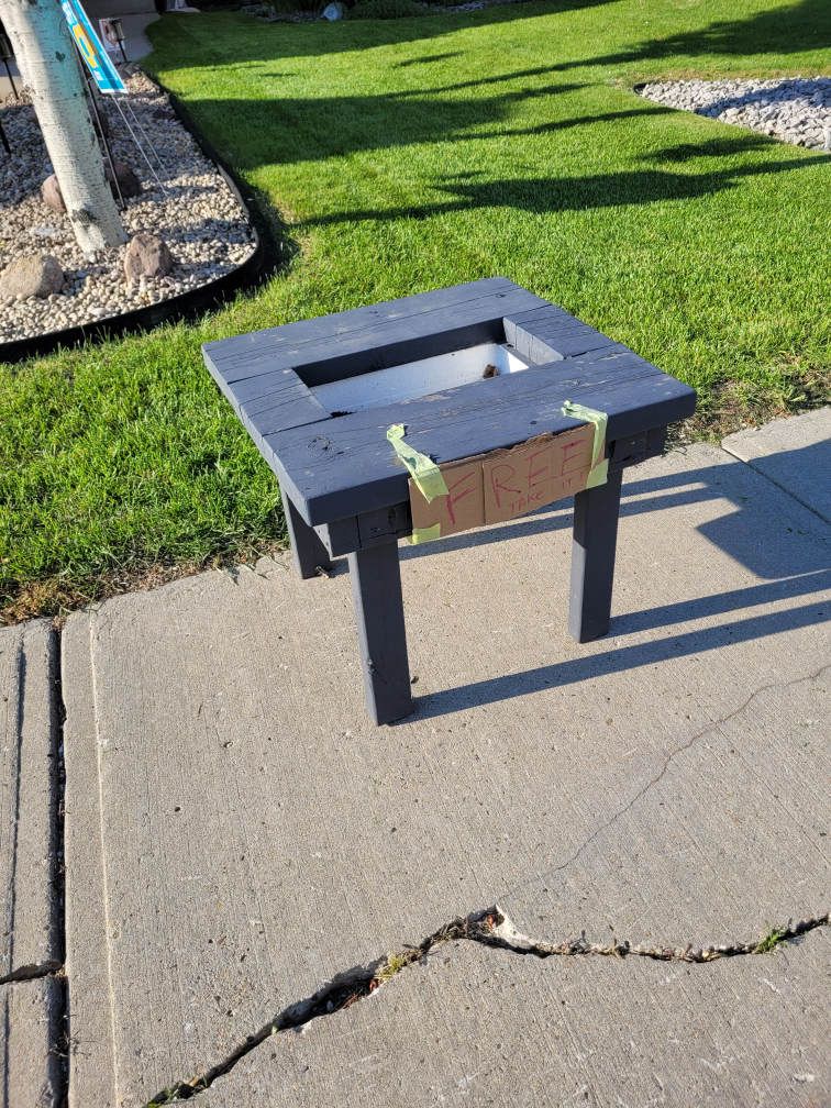 Free planter table