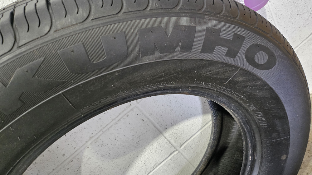 225-65-R17 tires Kumho Solus (2)