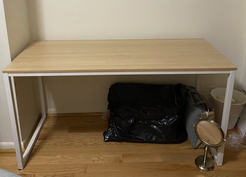 Desk - photo 2