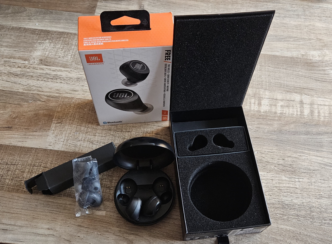 JBL Free Wireless Bluetooth Earbuds