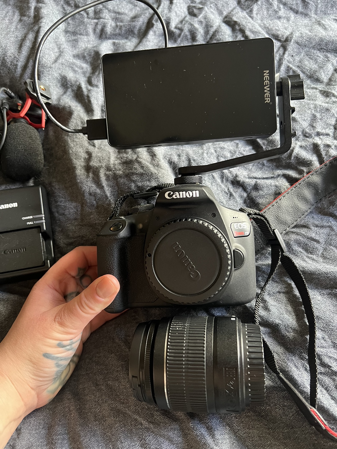 Cannon rebel t7 content creator starter kit
