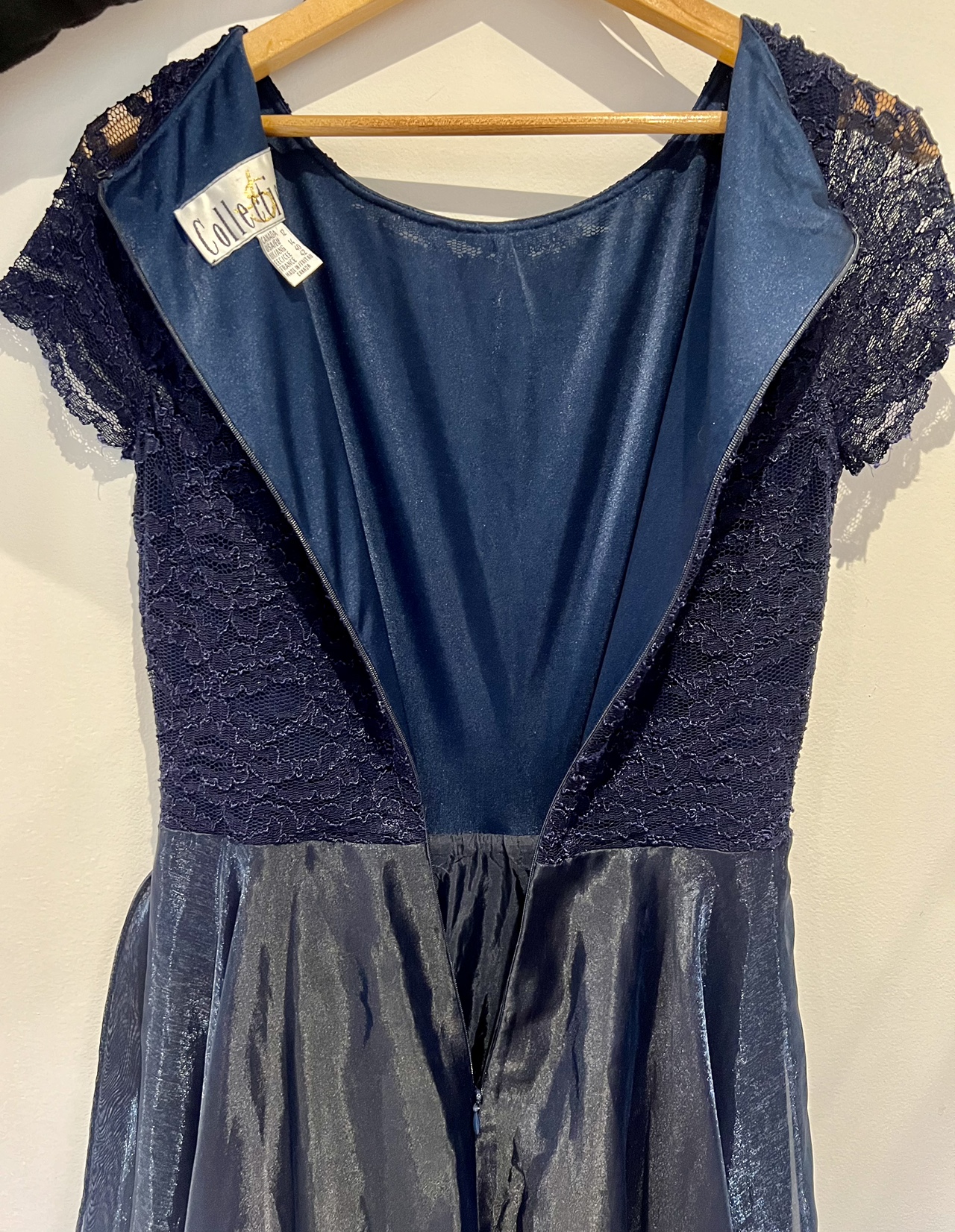 Grad/Prom, Dk Blue Lace/sheer satin & iridescent organza size 12 image indicator(4)