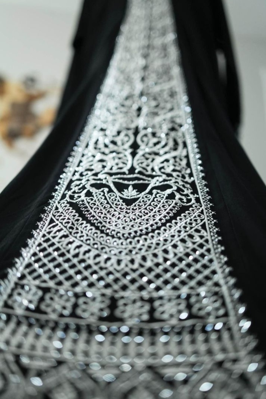 Beautiful Abaya - like new - photo 3