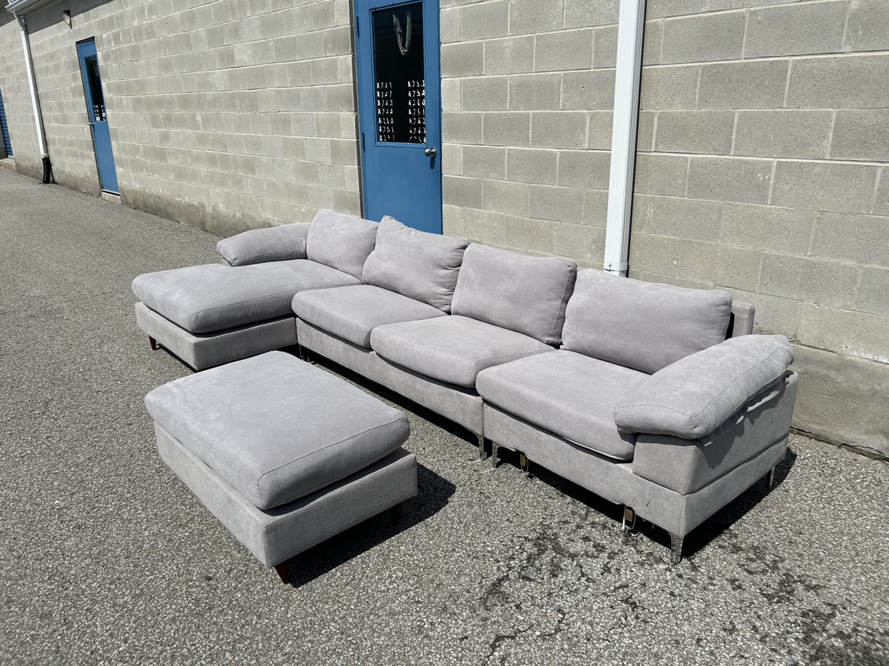 FREE DELIVERY• LARGE GREY SECTIONAL COUCH SET / SOFA w/ OTTOMAN - photo 2