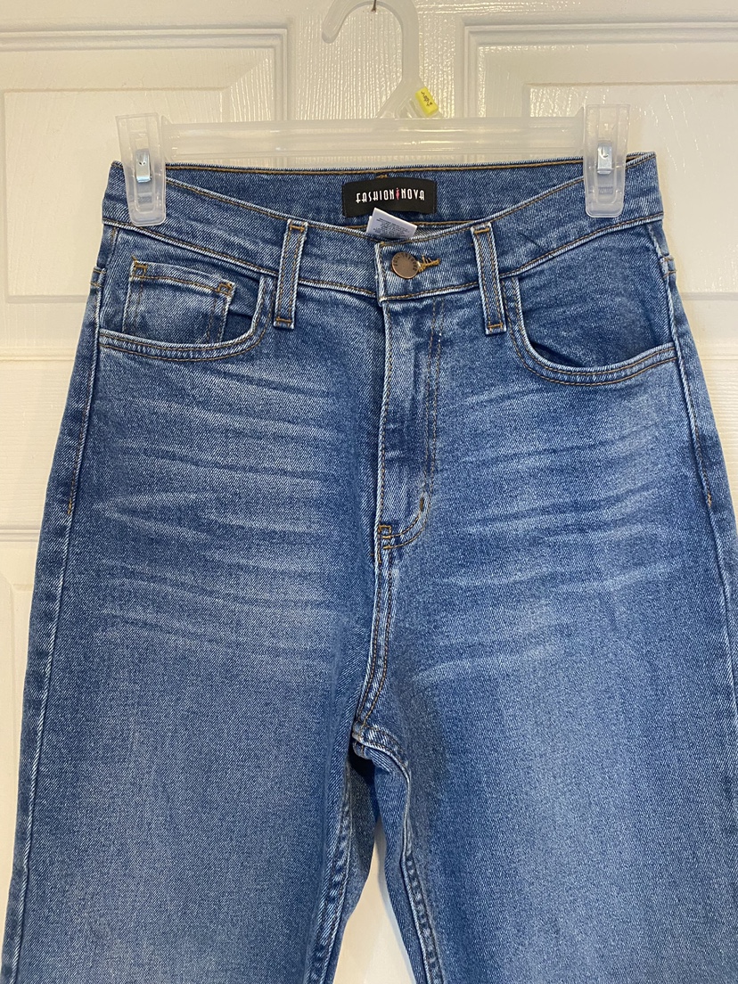 Fashion Nova Mom Jeans image indicator(2)