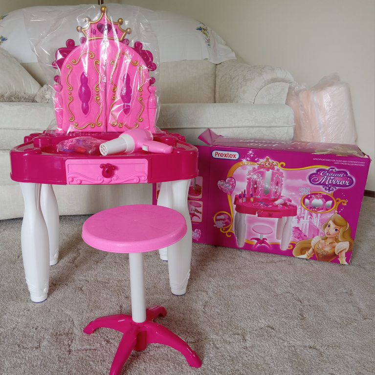 Vanity set with accessories - New (up to 5 years old) thumbnail