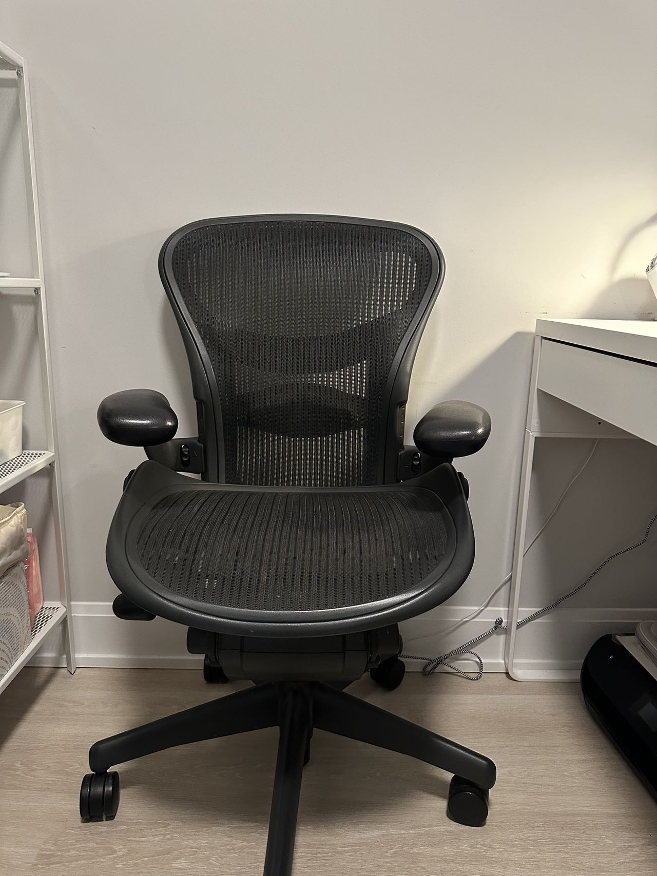Herman Miller Aeron chair size A thumbnail