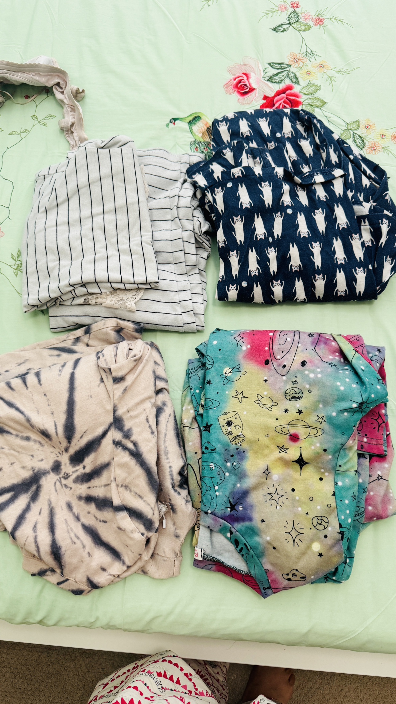 4 sleeping suit size medium in good condition thumbnail