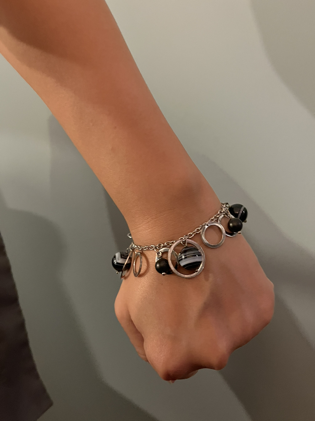 Dangling marble bracelet image indicator(2)