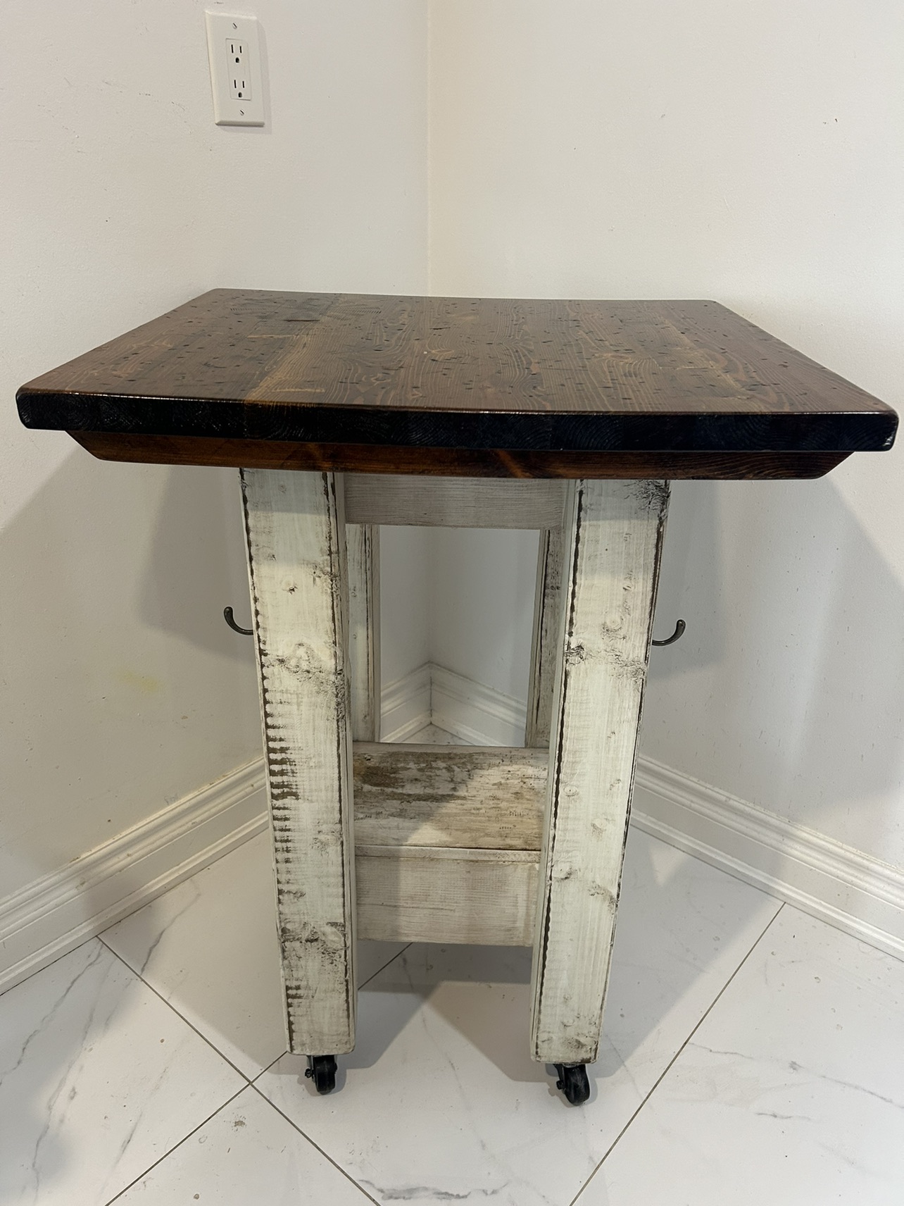Kitchen island on wheels thumbnail
