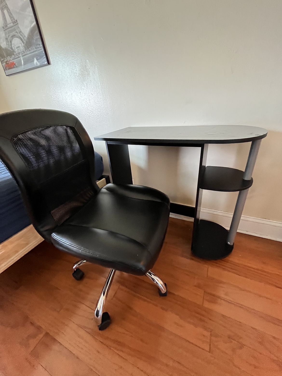 Small working table with chair - photo 3