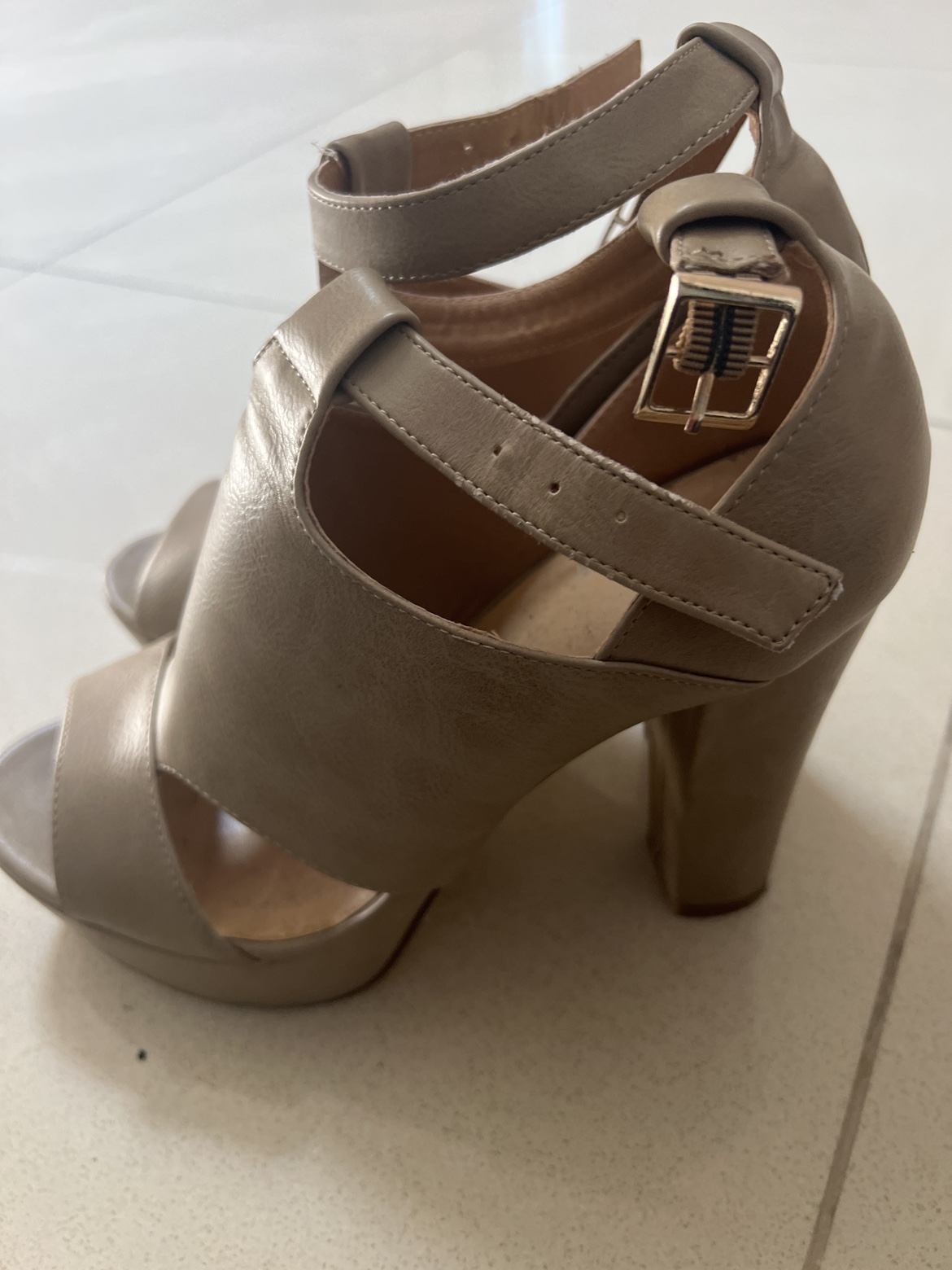 Women high hill shoes