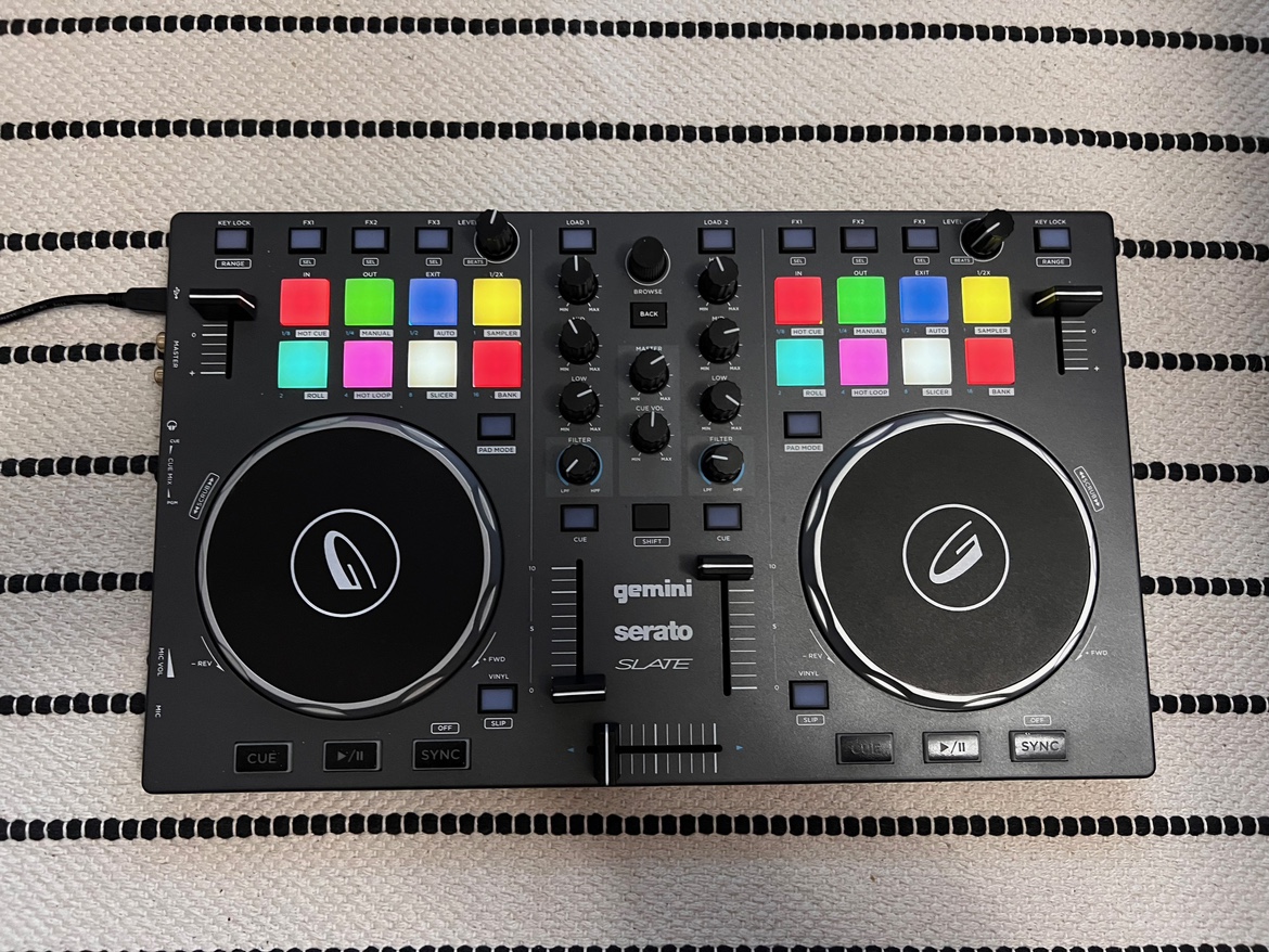 Serato Gemini Slate, DJ controller, 2 channel mixer, scratching thumbnail
