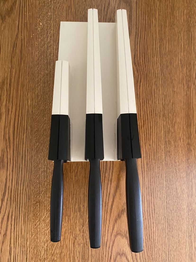 Wilkinson Sword self-sharpening knife set #freecycle image indicator(2)