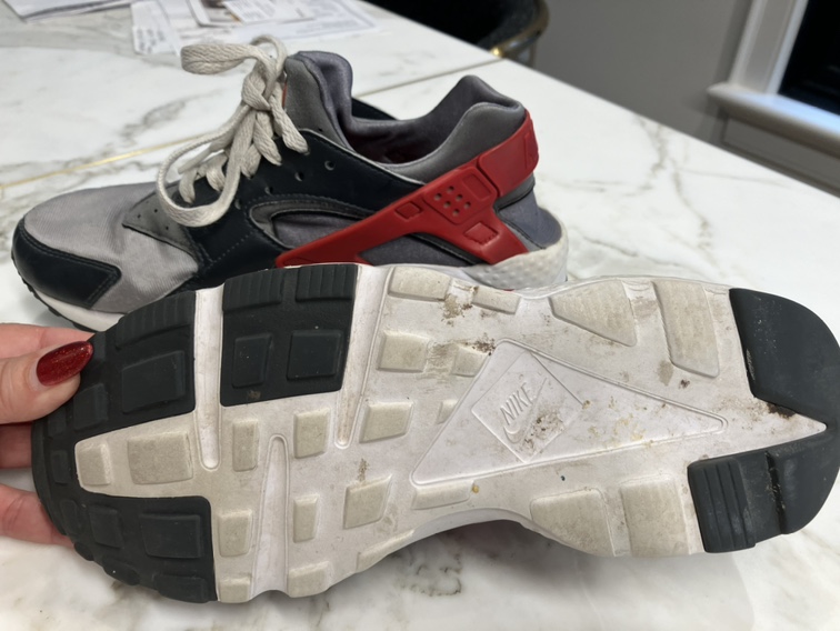 NIKE running shoes , size US 6.5 Y plus kids sunglasses bonus image indicator(4)