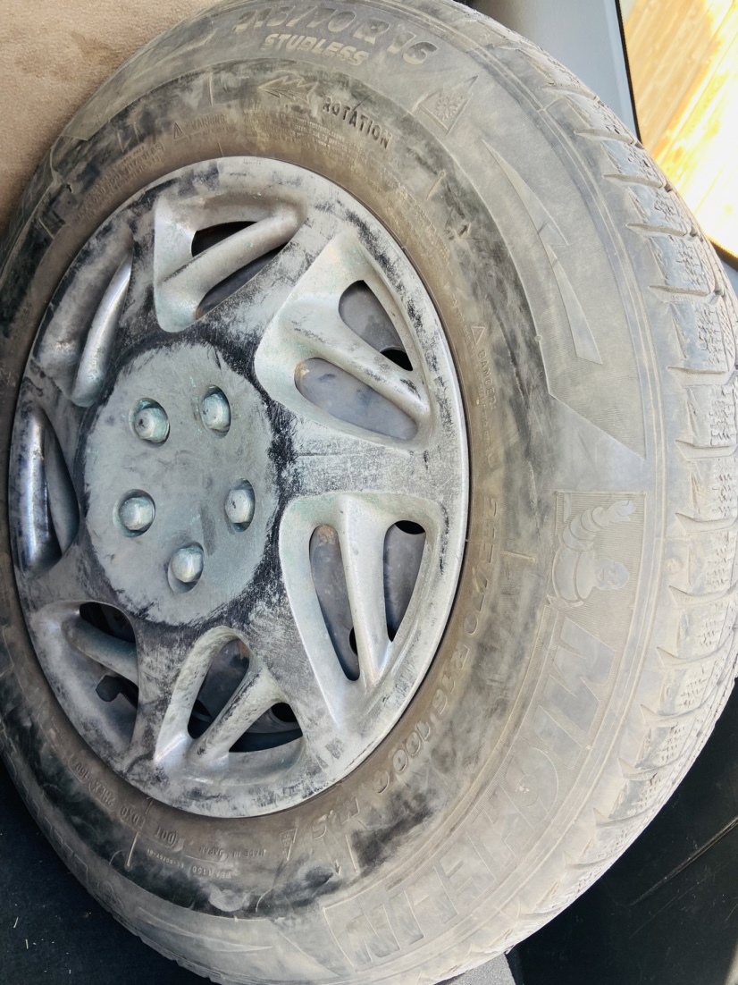 Tire with rim - photo 2