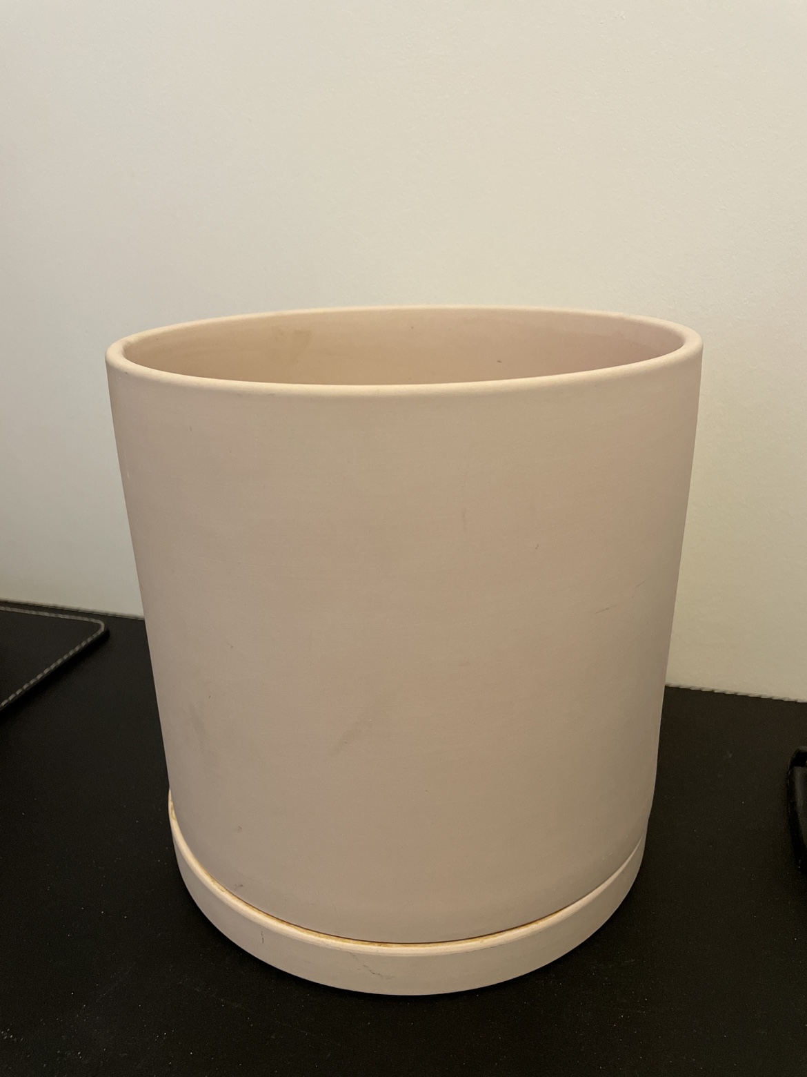 Ceramic plant pot thumbnail