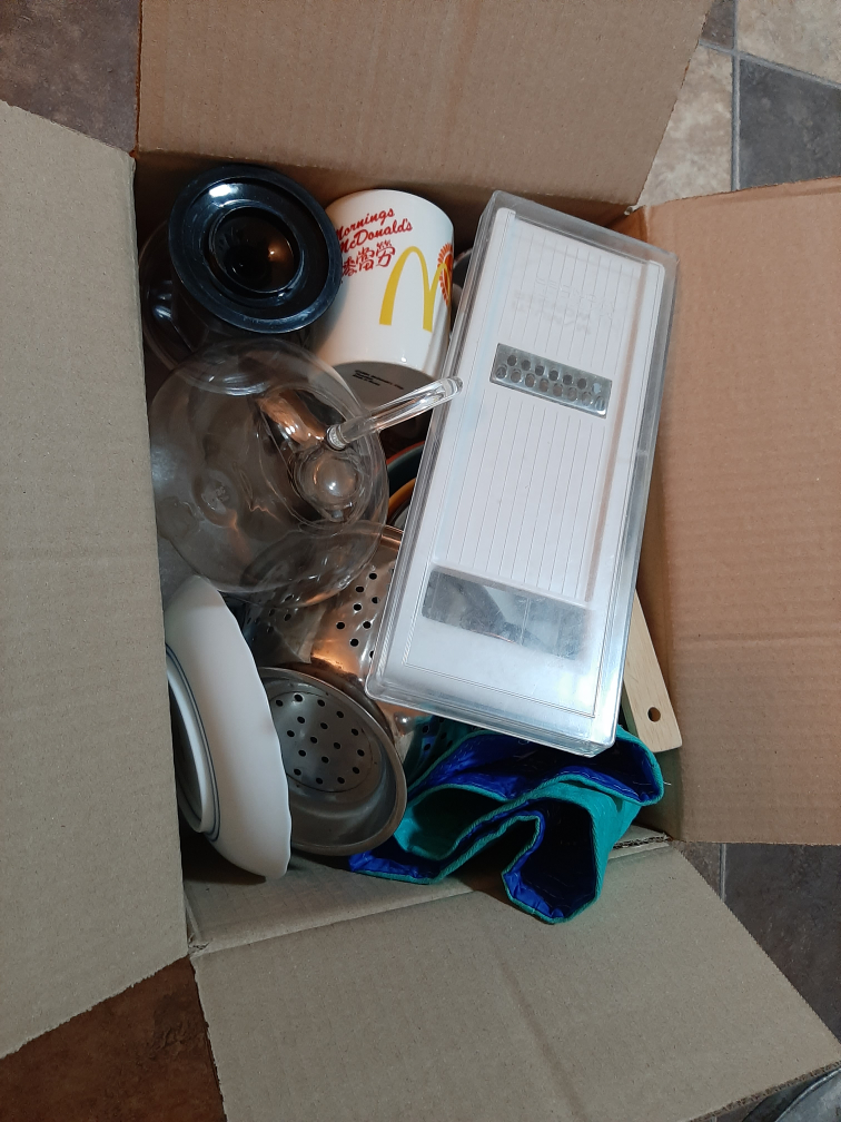 misc kitchen stuff #freecycle thumbnail
