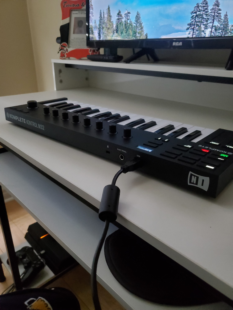 Native Instruments Komplete Kontrol M32 Midi Keyboard image indicator(3)