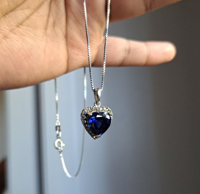 Saphire Pendant Necklace image indicator(2)