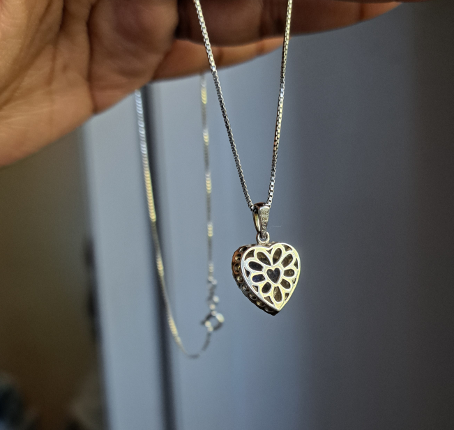 Saphire Pendant Necklace image indicator(4)