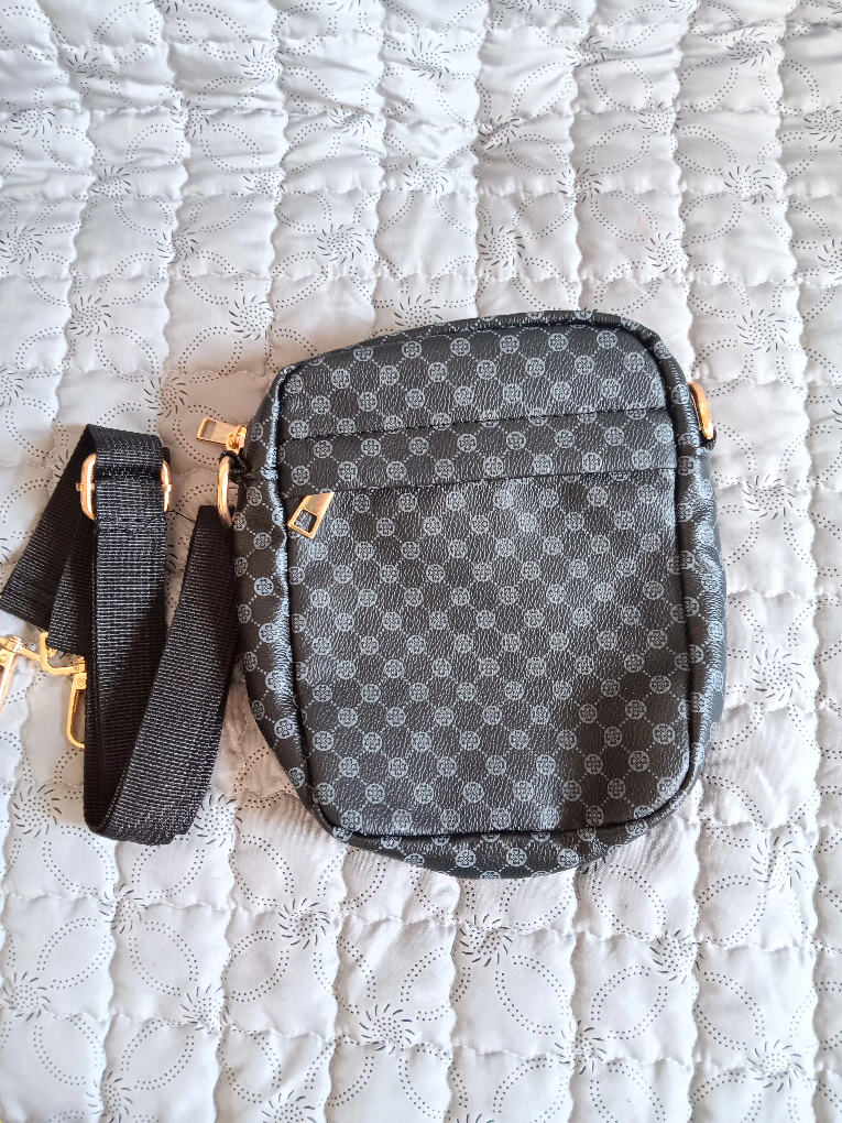 New Black Stylish Waterproof Sling Bag image indicator(2)