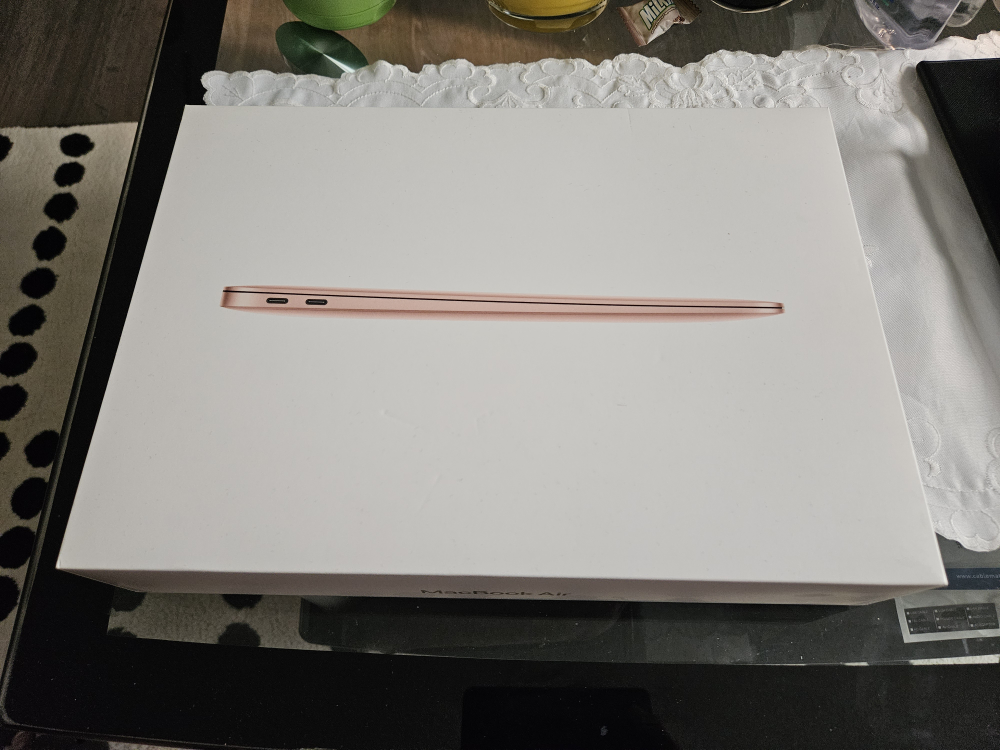 Mint condition Macbook Air M1 256GB