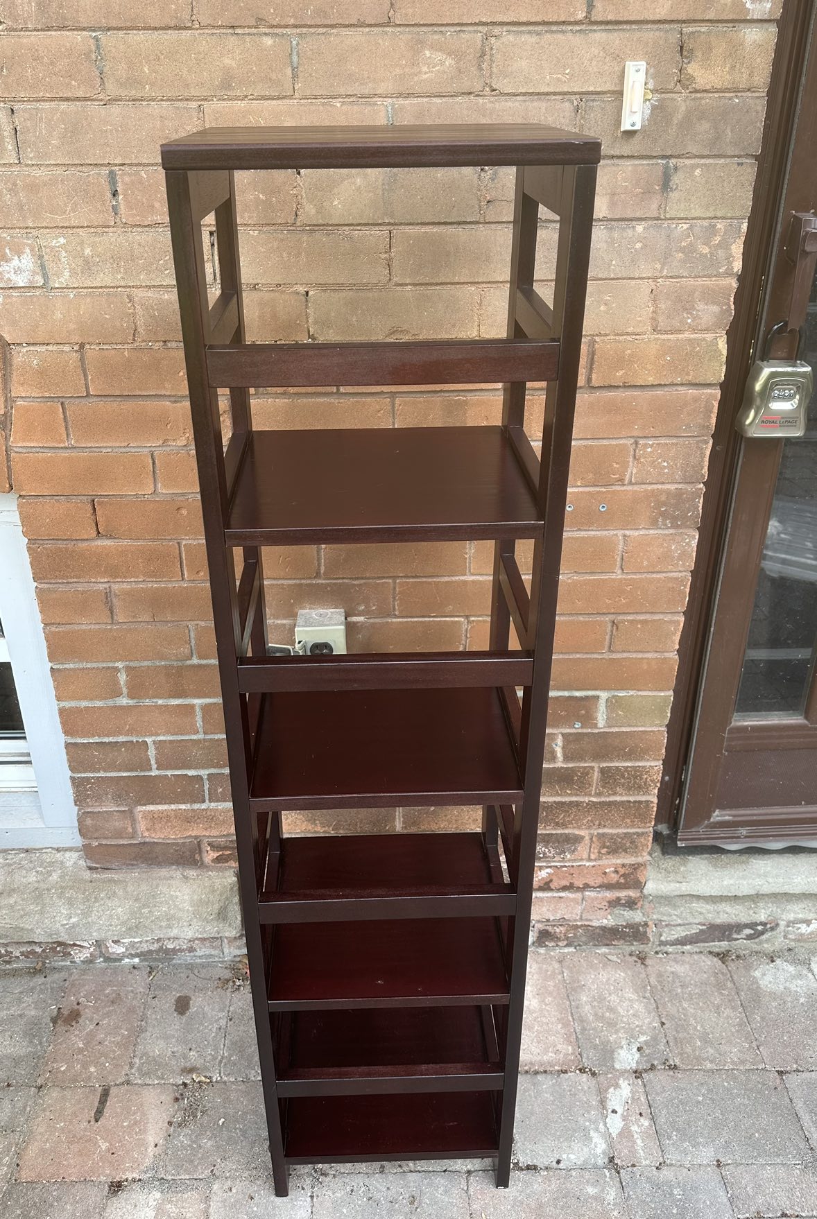 Dark brown wooden bookshelf image indicator(4)