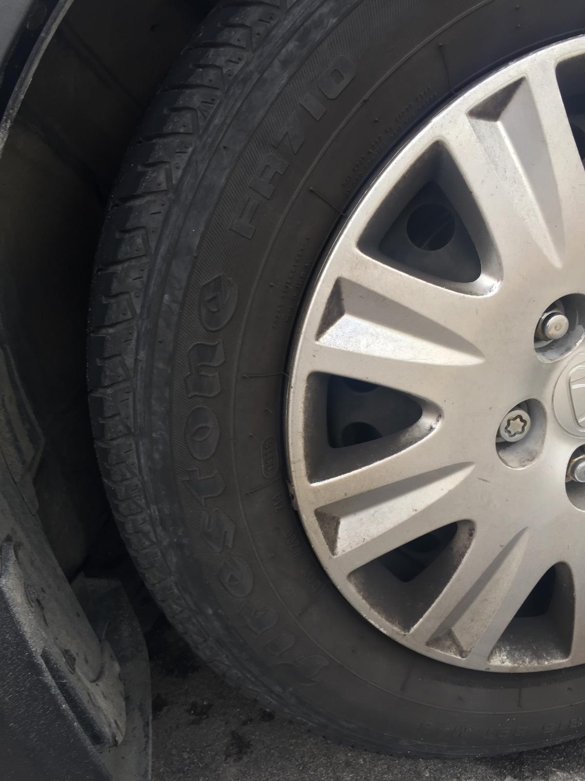 195/65R15 Honda Civic 2010 summer tires with rim thumbnail