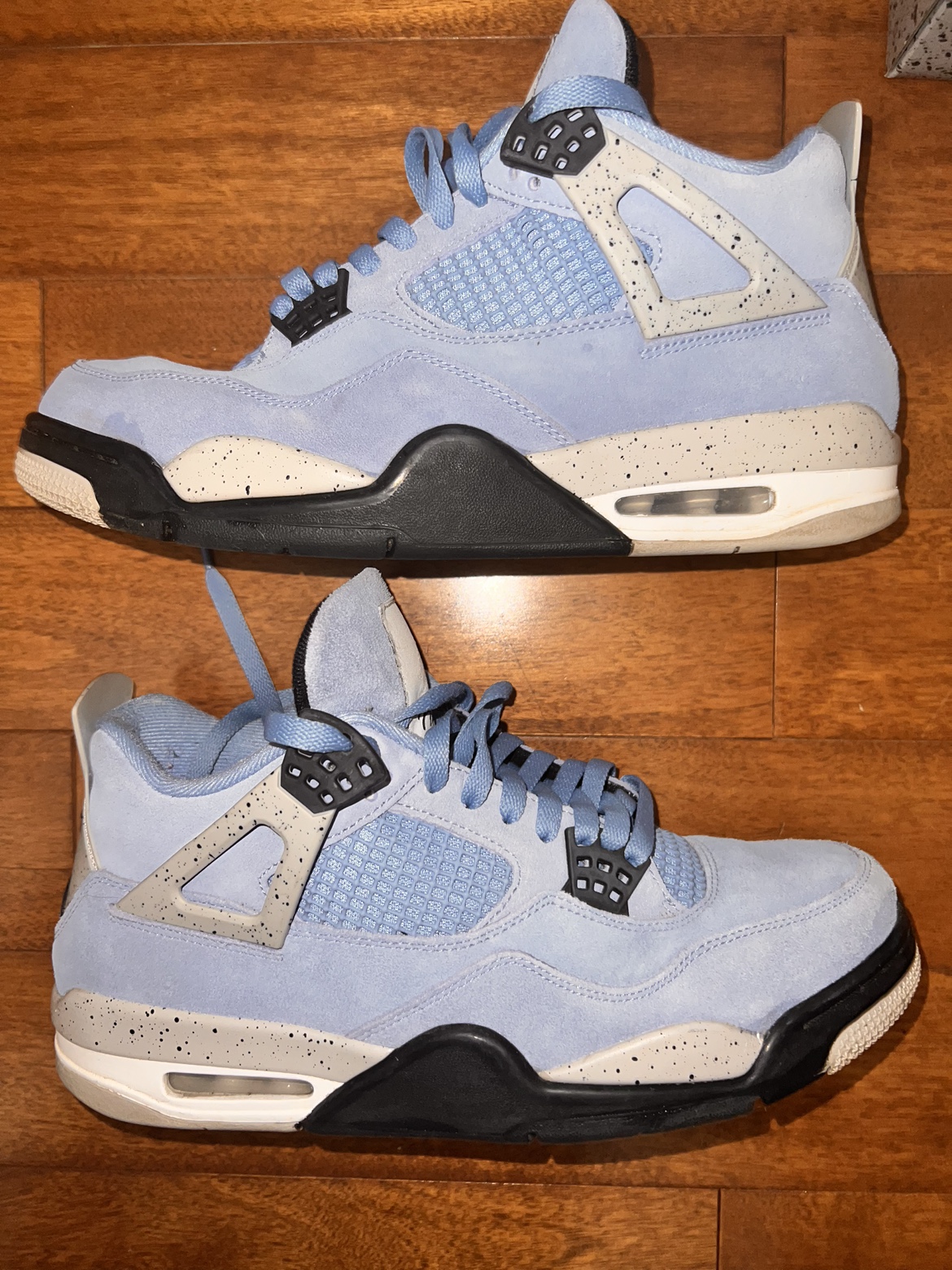 Jordan 4 Retro University Blue thumbnail