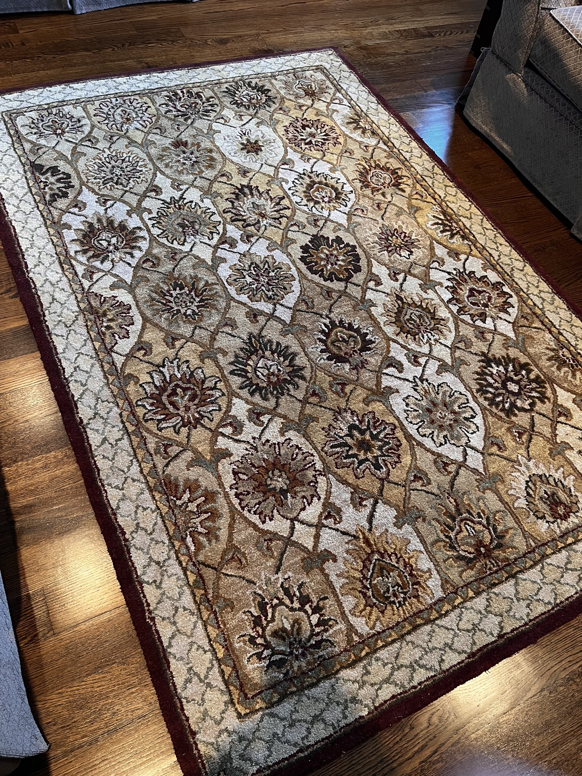 Area Rug - 5'x7' image indicator(3)