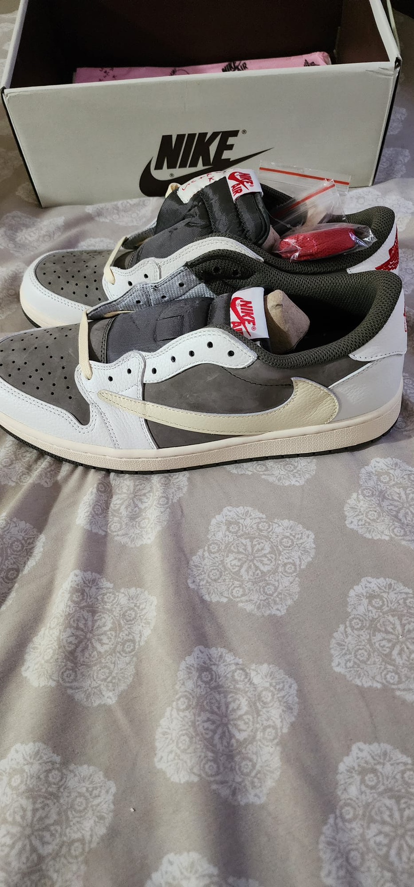 Travis Scott x Air Jordan Low Reverse Mocha Sail - photo 3